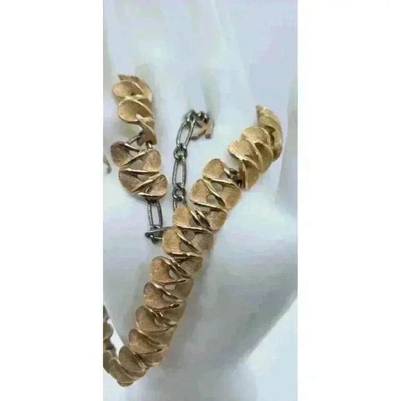 Vintage Necklace Gold Textured Wavy Loops Signed Kramer K Dangle Rare Fancy - Picture 7 of 9